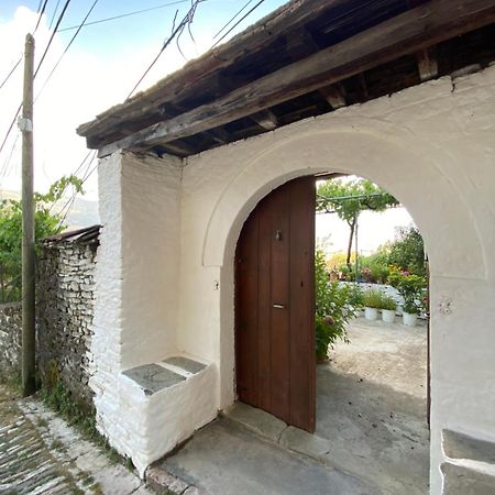 Stonetale Garden Guesthouse Gjirokastër Exterior foto
